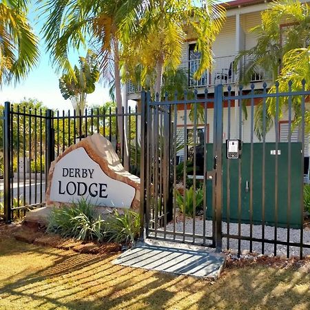 Derby Lodge Self Contained Apartments Bagian luar foto