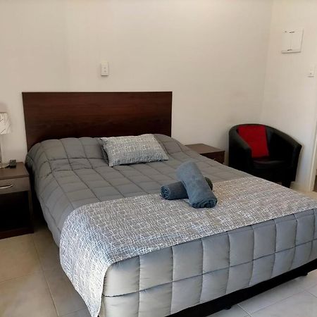 Derby Lodge Self Contained Apartments Bagian luar foto