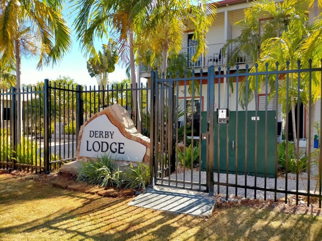 Derby Lodge Self Contained Apartments Bagian luar foto