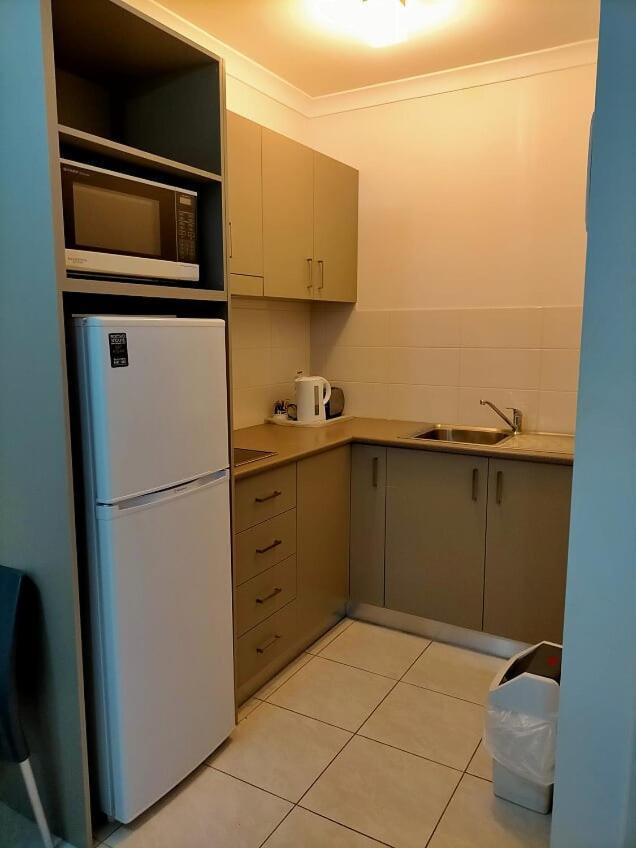 Derby Lodge Self Contained Apartments Bagian luar foto