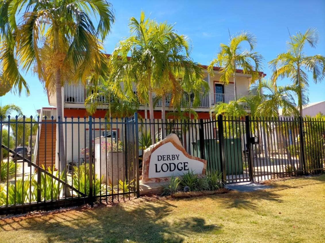 Derby Lodge Self Contained Apartments Bagian luar foto