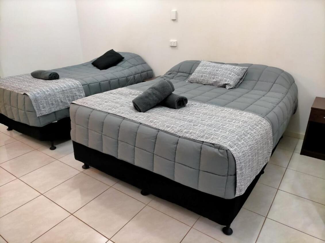 Derby Lodge Self Contained Apartments Bagian luar foto