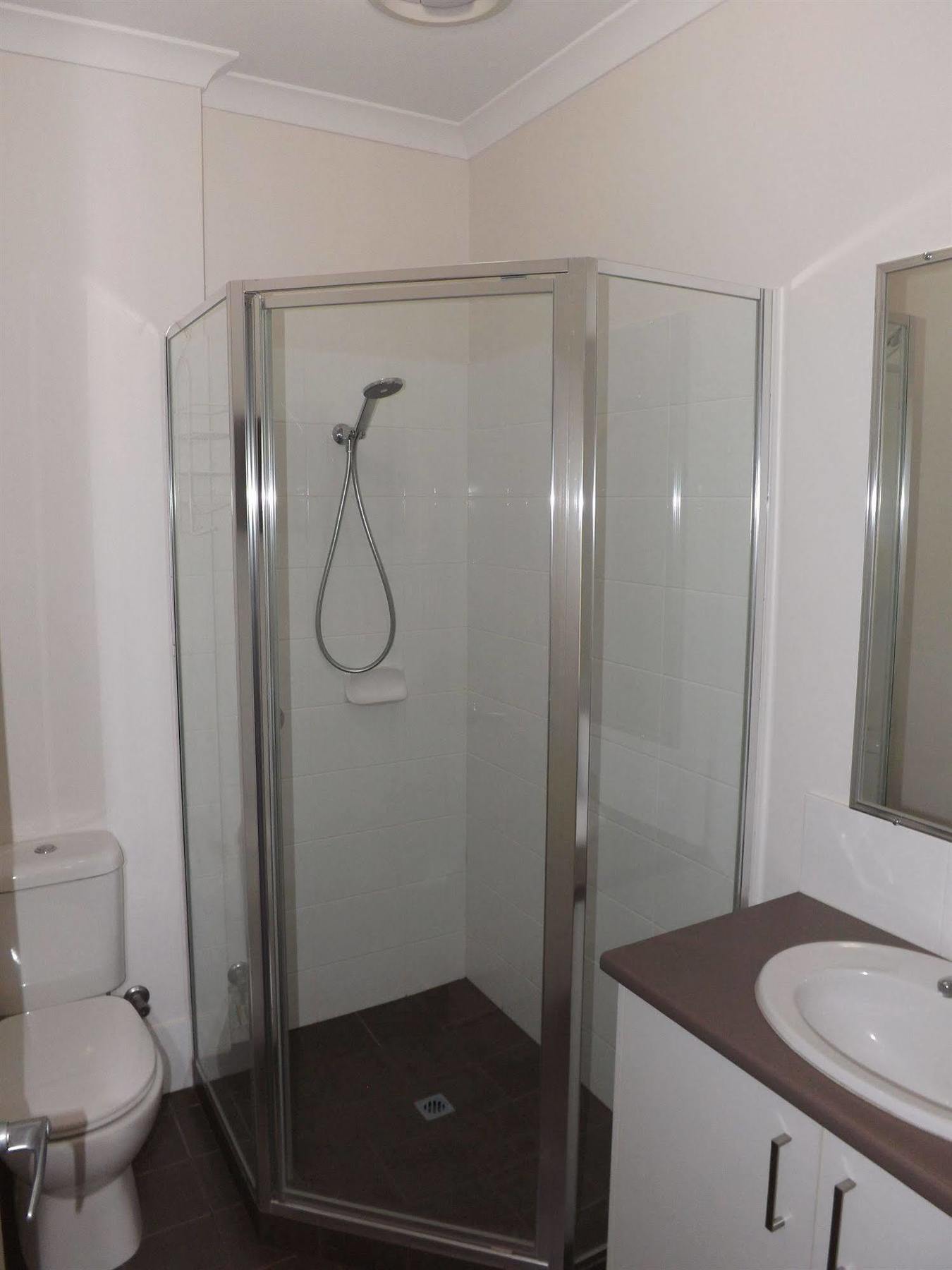 Derby Lodge Self Contained Apartments Bagian luar foto